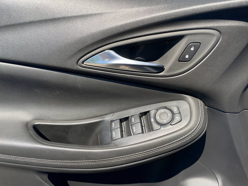 Used 2025 Buick Encore GX Preferred FWD image 13