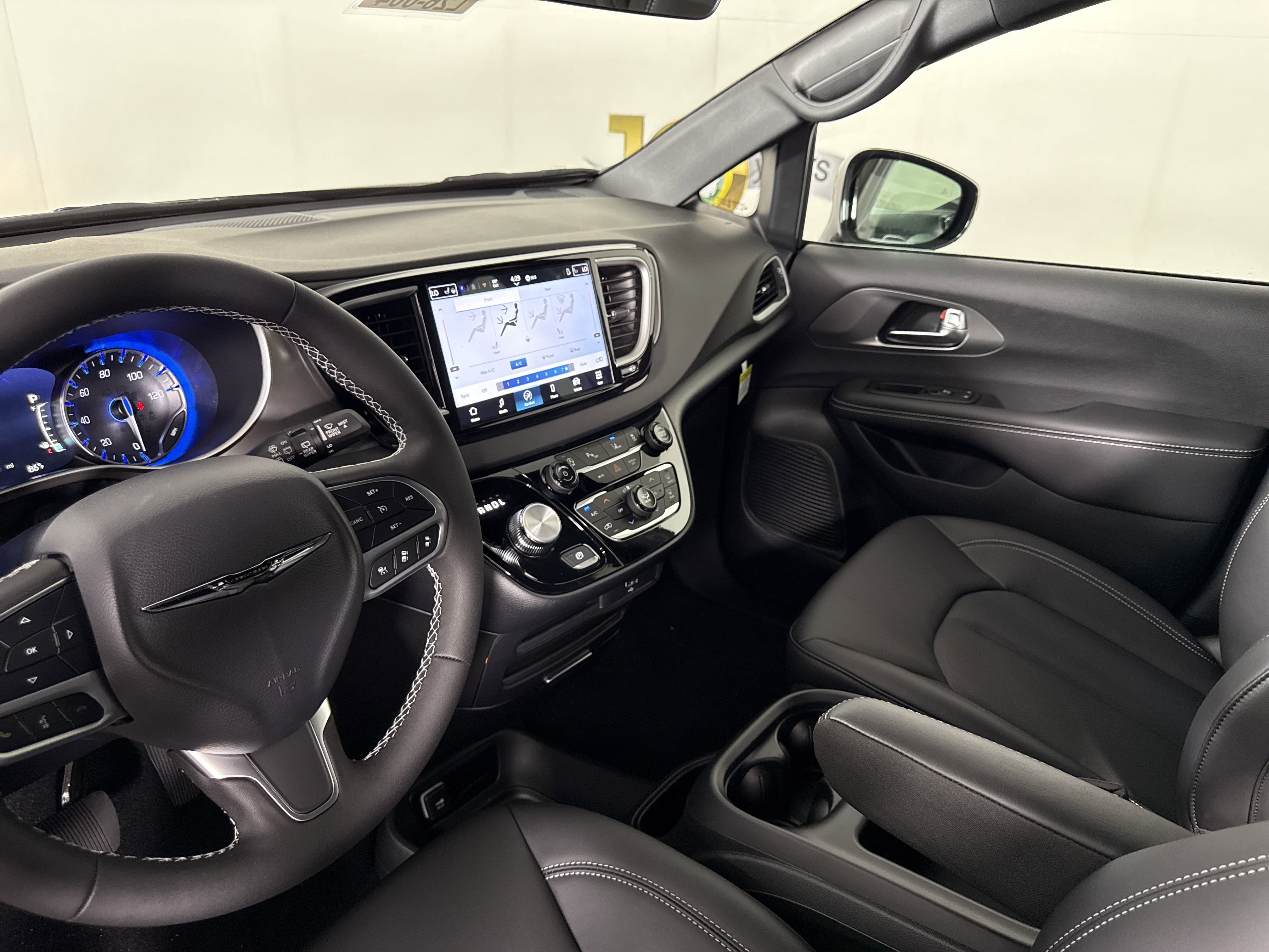 New 2026 Chrysler Voyager LX FWD image 27