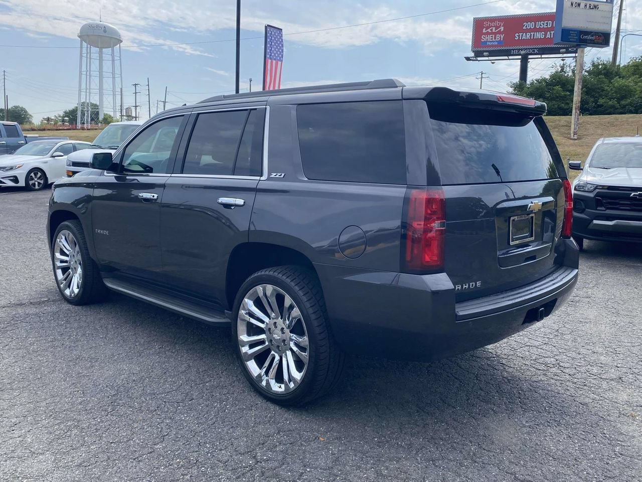 Used 2016 Chevrolet Tahoe LS w/ Enhanced Driver Alert Package AWD/4WD image 4