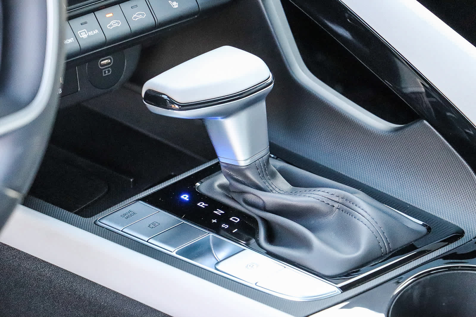 Certified 2025 Hyundai Elantra Limited FWD image 21
