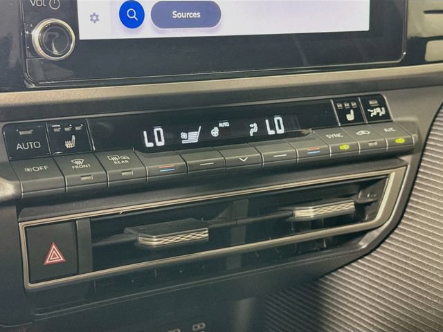 Used 2025 Toyota Camry SE w/ Convenience Package AWD/4WD image 21