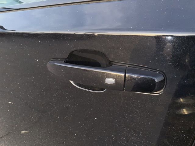 Used 2023 Chevrolet Traverse LT image 23