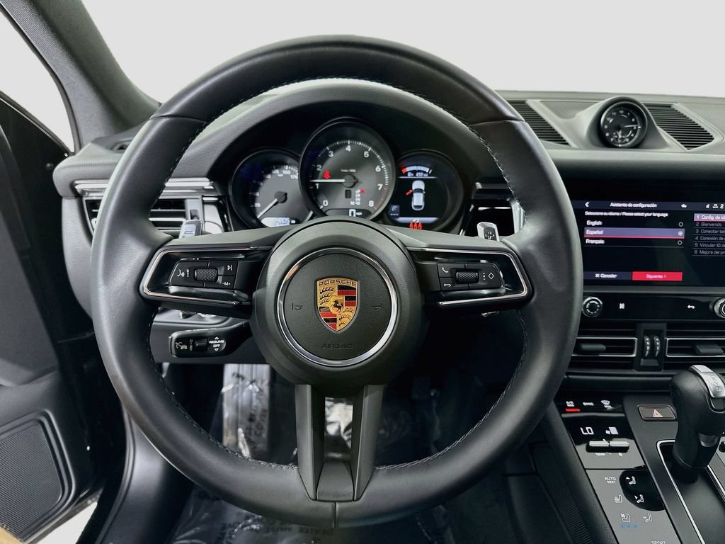 Certified 2026 Porsche Macan AWD/4WD image 12