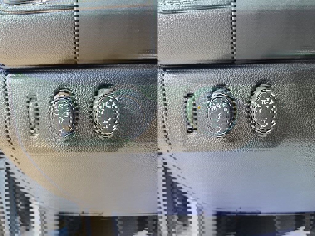 Used 2022 GMC Canyon Denali image 19