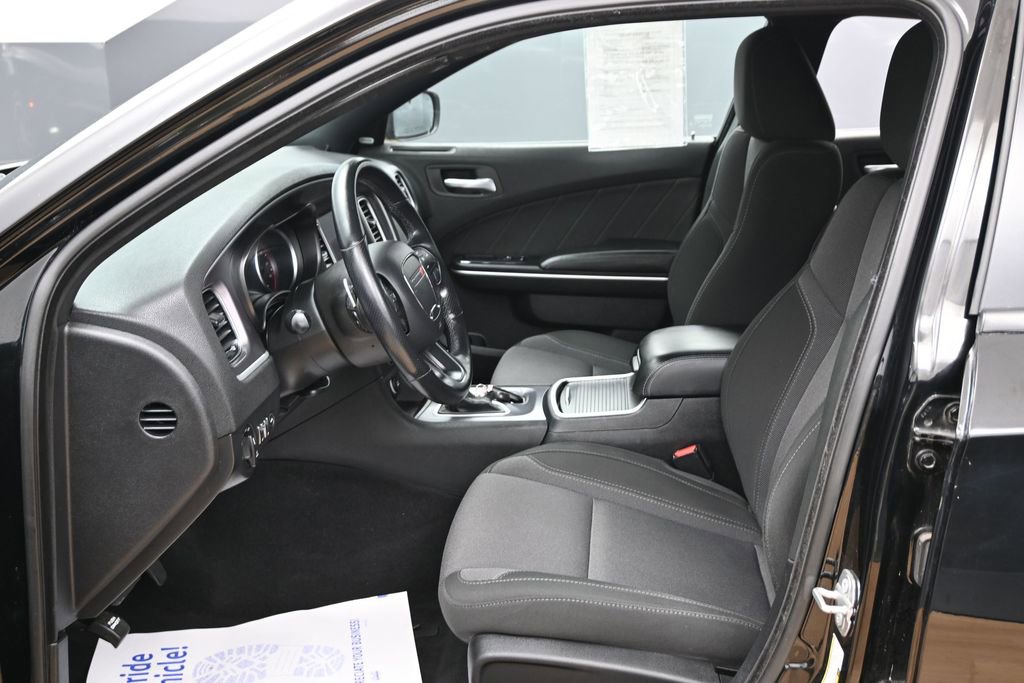 Used 2019 Dodge Charger SXT AWD/4WD image 17