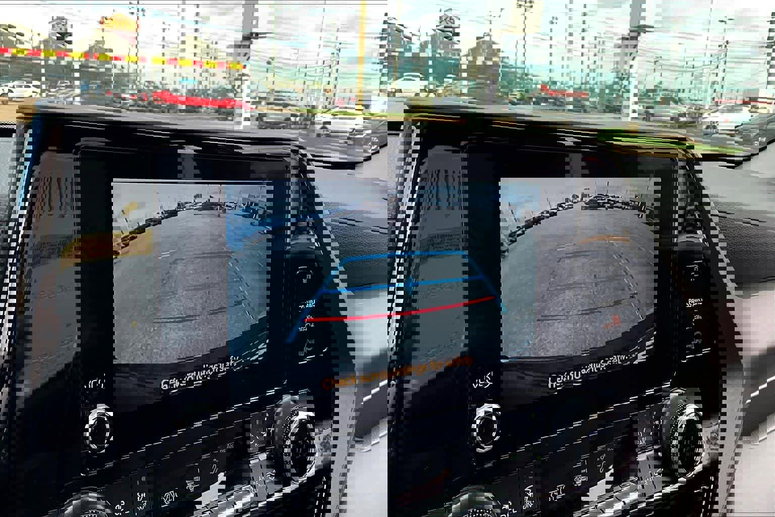 Used 2023 Toyota Highlander LE image 27