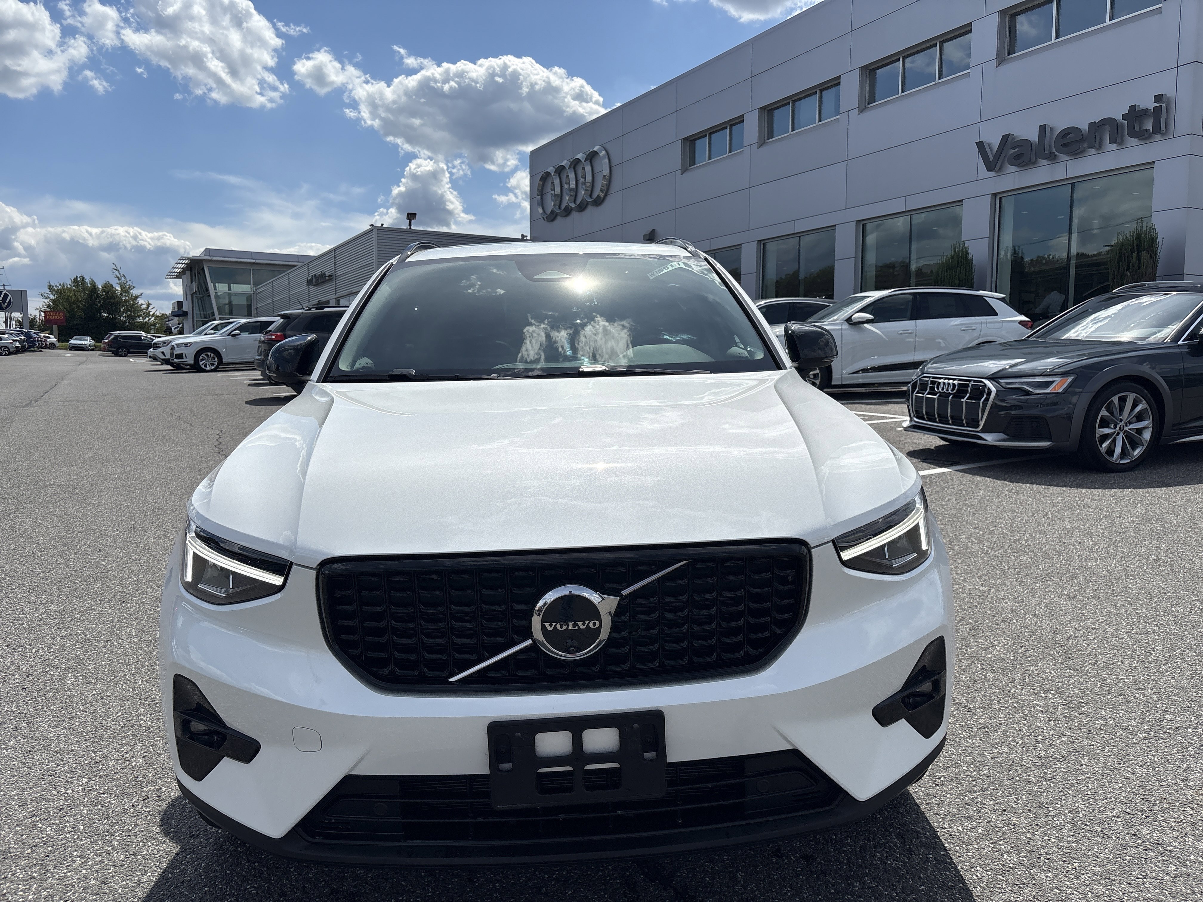Certified 2025 Volvo XC40 B5 Plus image 2
