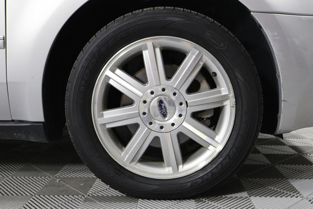 Used 2005 Ford Five Hundred Limited AWD/4WD image 6