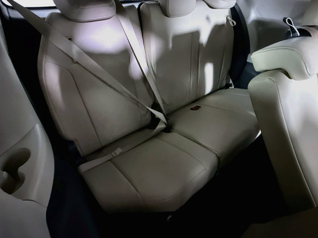 Certified 2022 Toyota Sienna XLE w/ XLE Plus Package FWD image 33