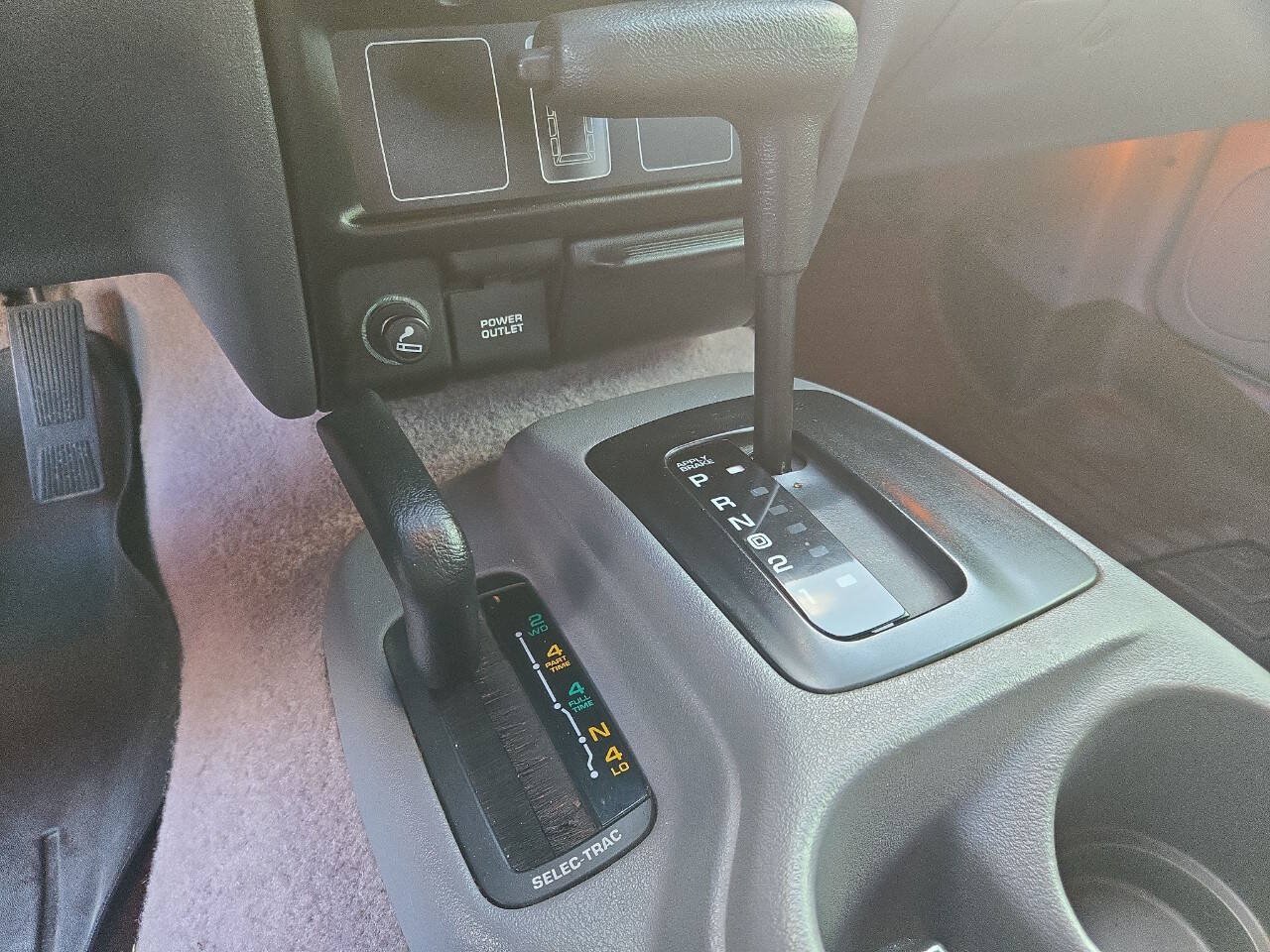 Used 1996 Jeep Grand Cherokee Laredo AWD/4WD image 17