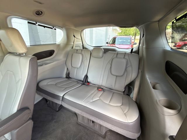 Used 2017 Chrysler Pacifica Touring-L Plus FWD image 38