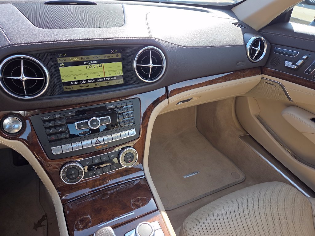 Used 2013 Mercedes-Benz SL 550 image 32