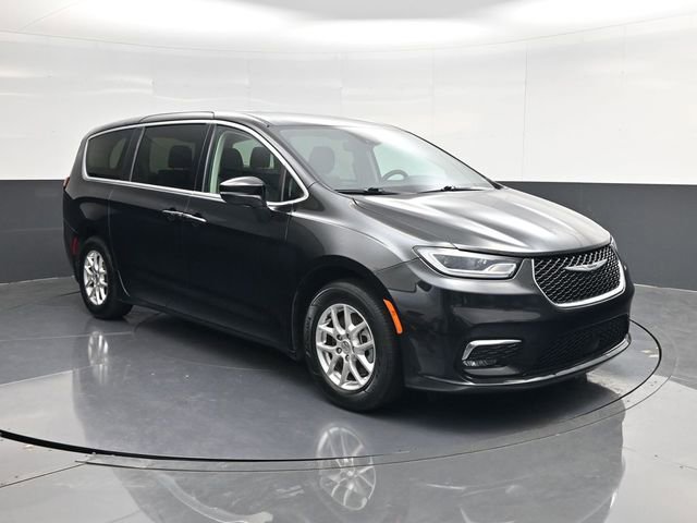 Used 2023 Chrysler Pacifica Touring-L