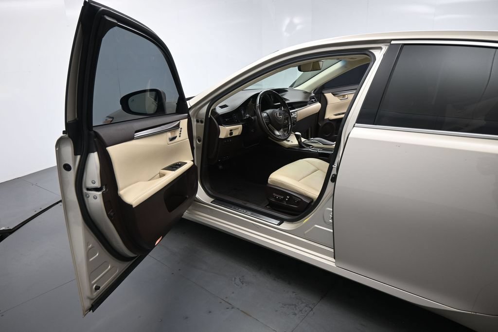 Used 2017 Lexus ES 350 w/ Navigation System Package FWD image 9