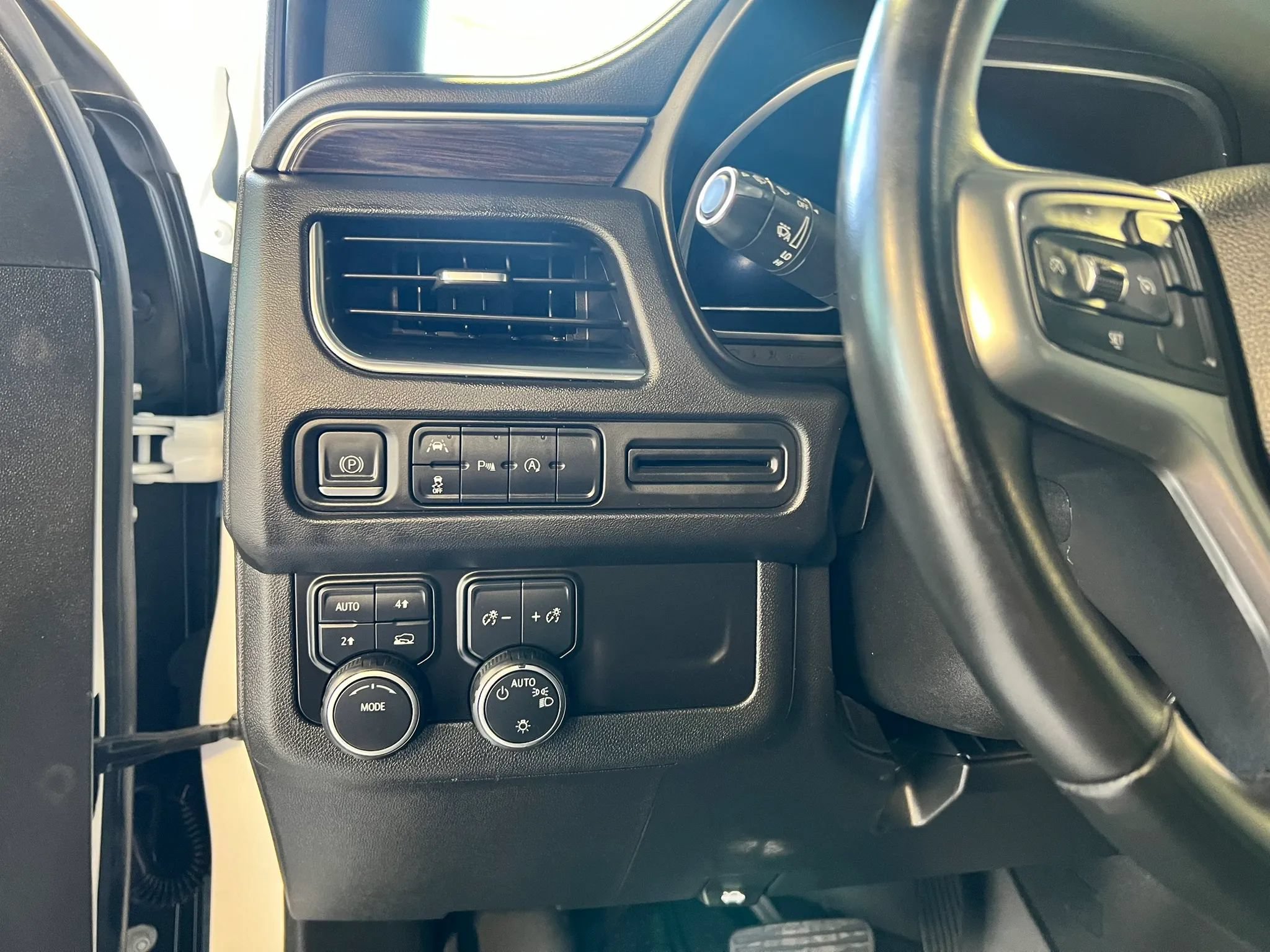Used 2023 Chevrolet Tahoe LT AWD/4WD image 18