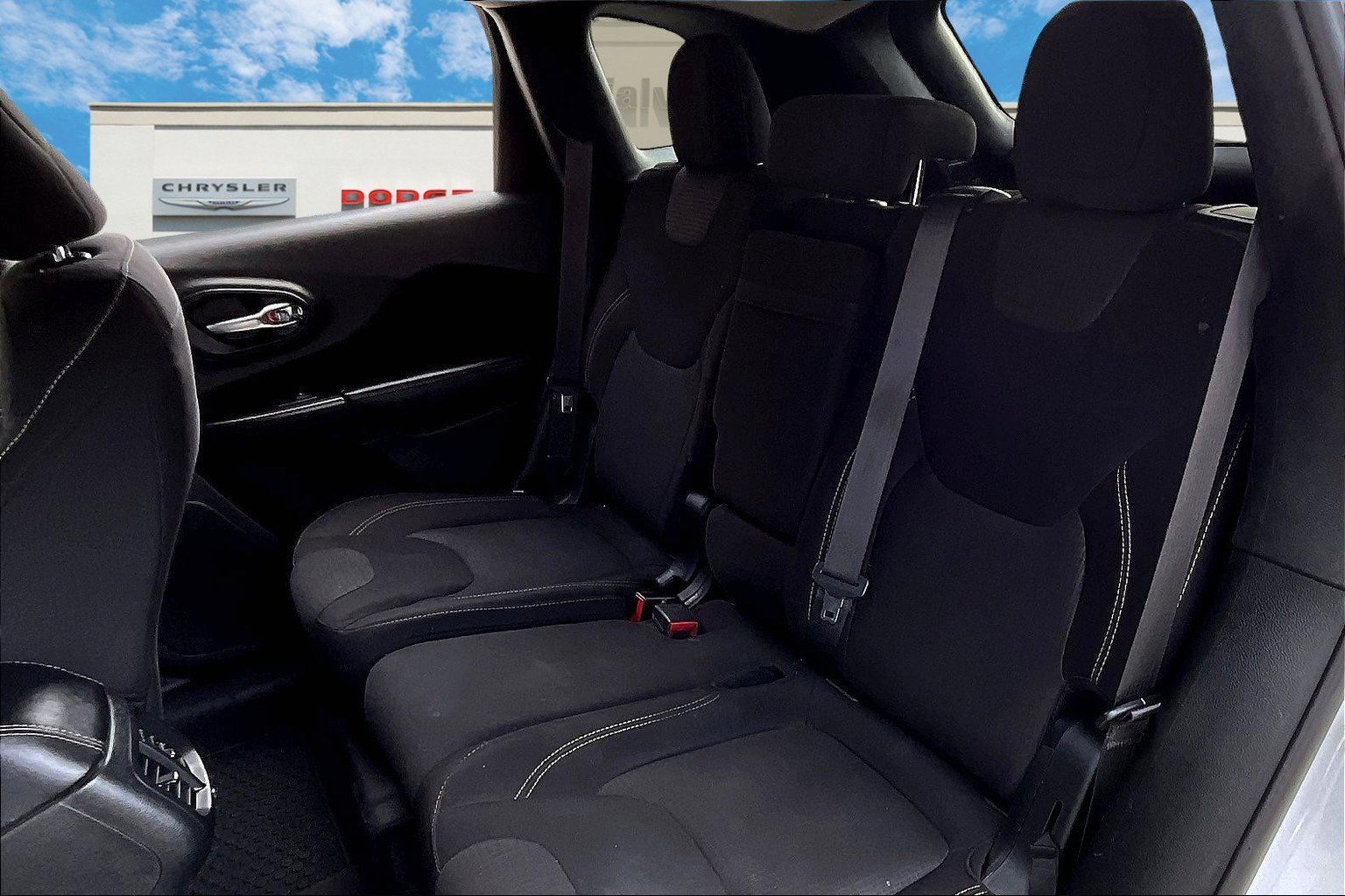 Used 2016 Jeep Cherokee Latitude w/ Cold Weather Group image 23