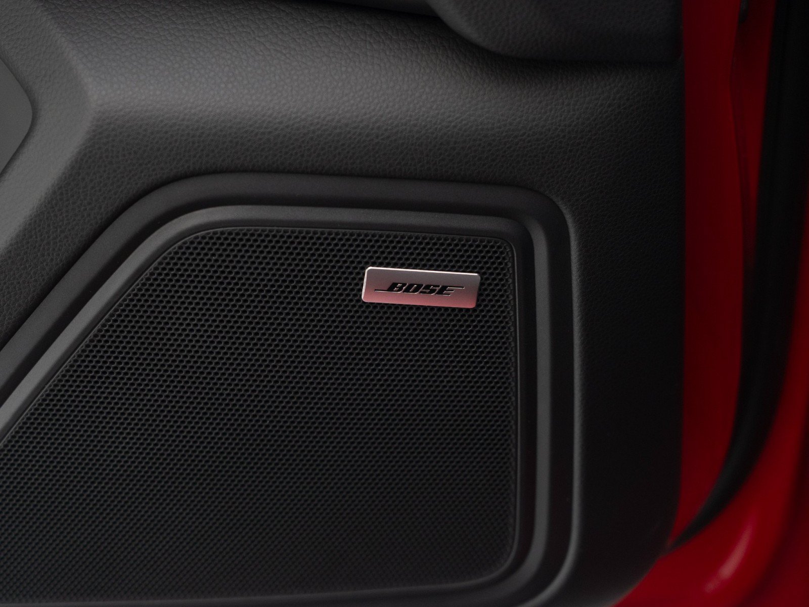 Certified 2025 Porsche Macan AWD/4WD image 22