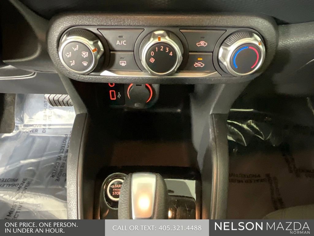 Used 2021 Nissan Kicks S image 33