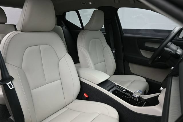Used 2024 Volvo XC40 B5 Plus AWD/4WD image 31