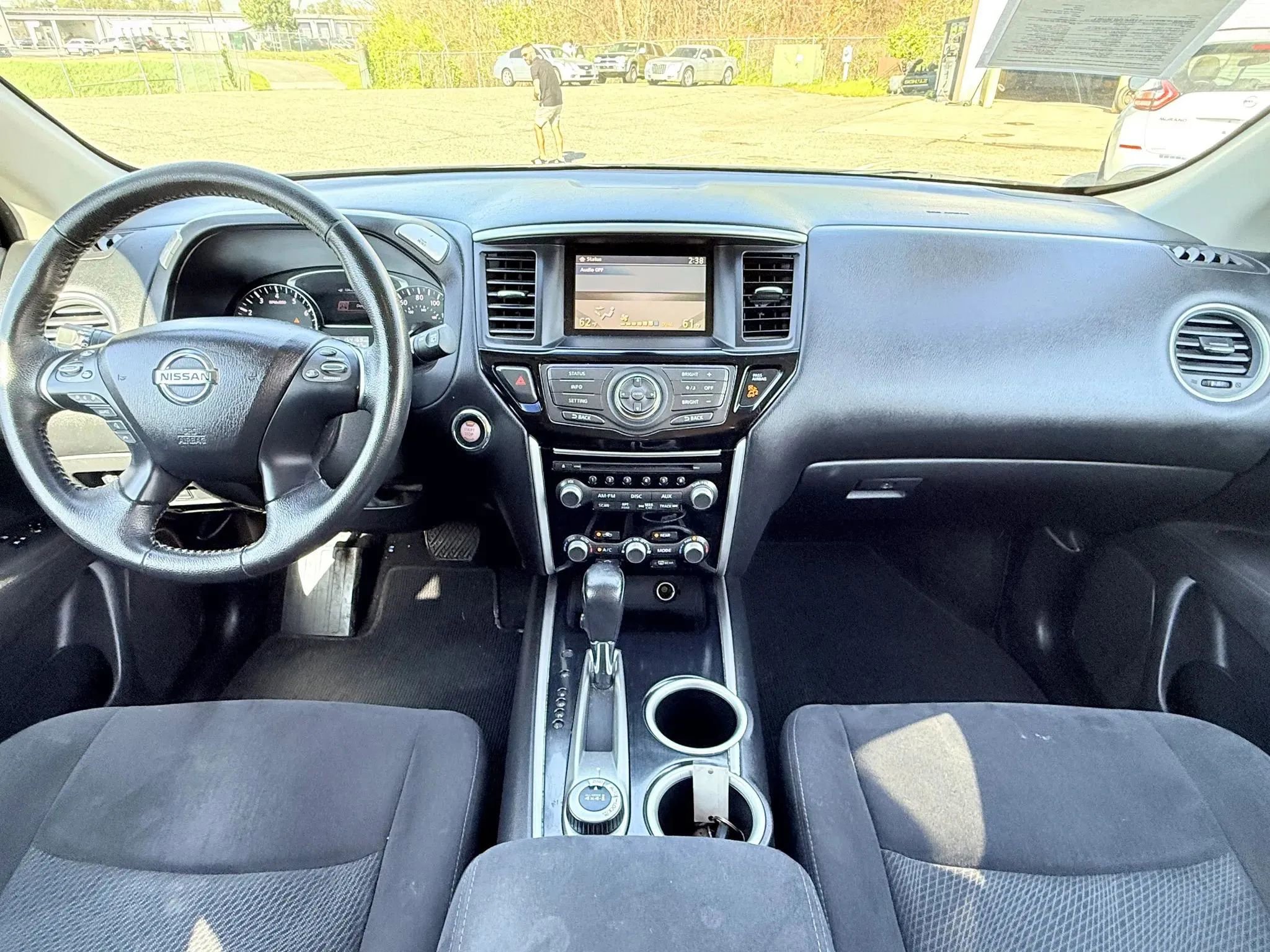 Used 2013 Nissan Pathfinder SV image 3