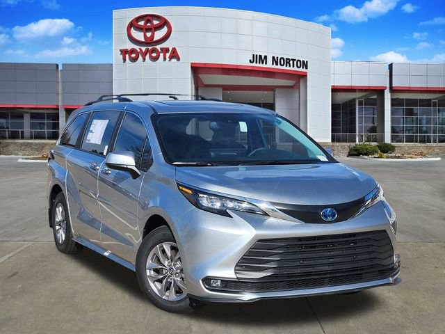 New 2025 Toyota Sienna XLE