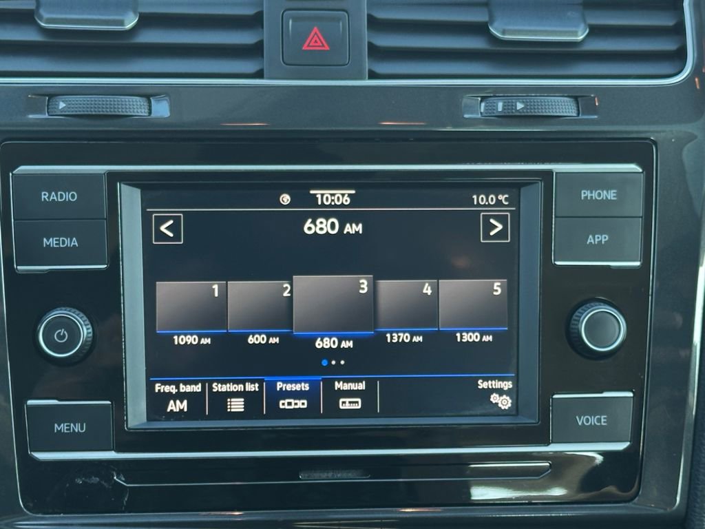 Used 2021 Volkswagen Golf 4-Door image 14