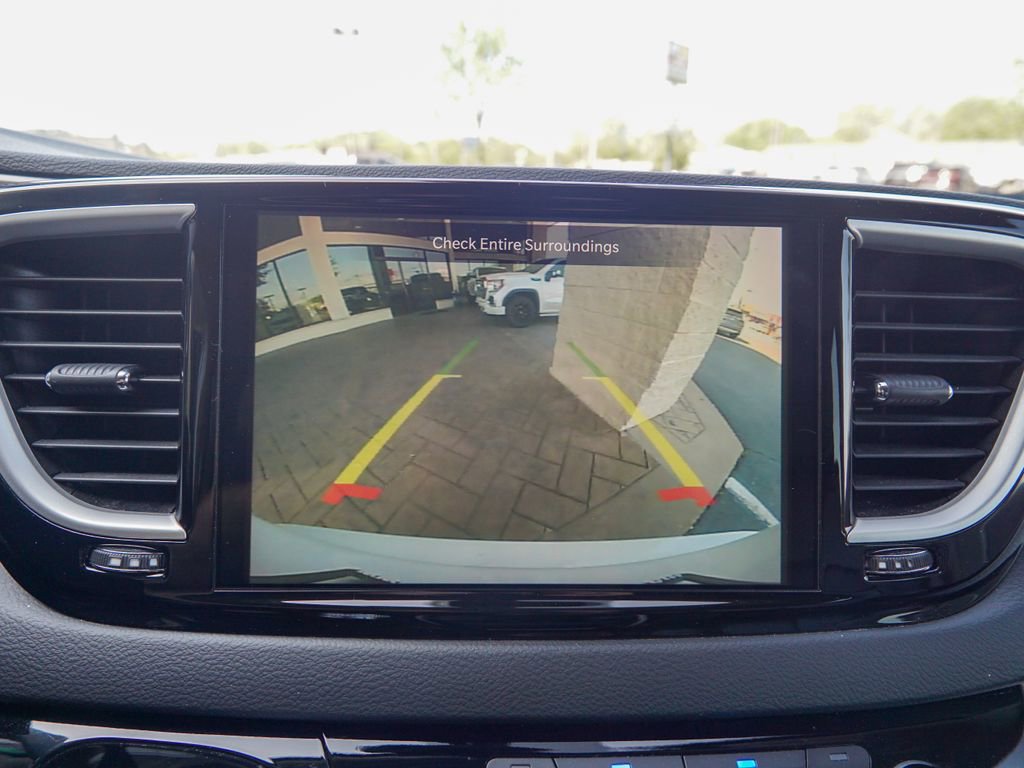 Used 2023 Chrysler Pacifica Touring-L FWD image 27