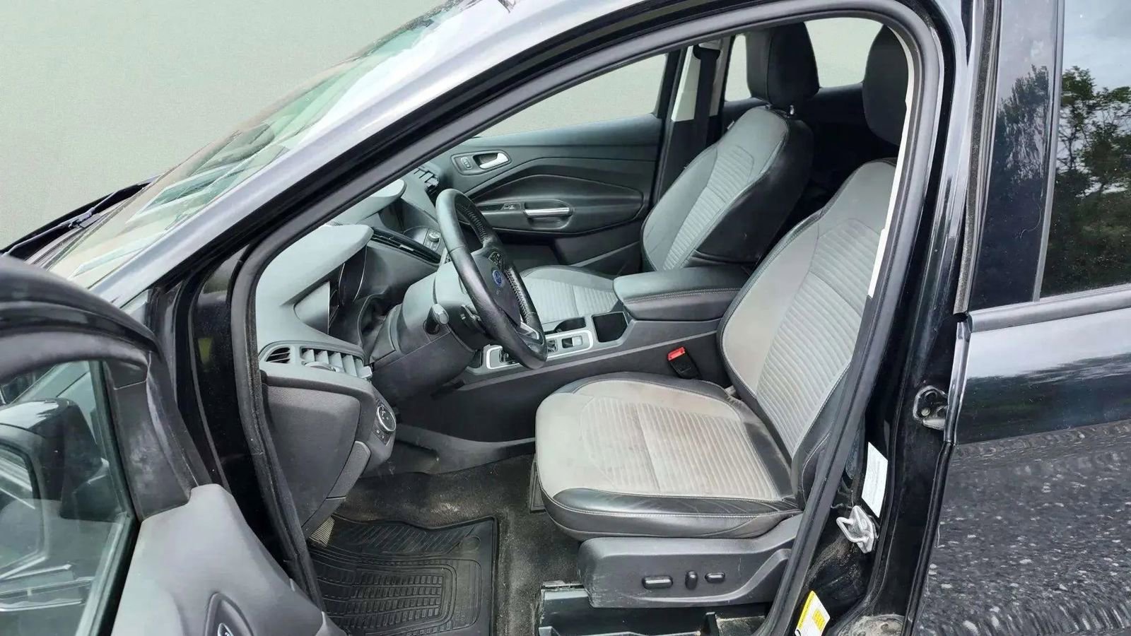 Used 2017 Ford Escape SE w/ Equipment Group 201A image 9