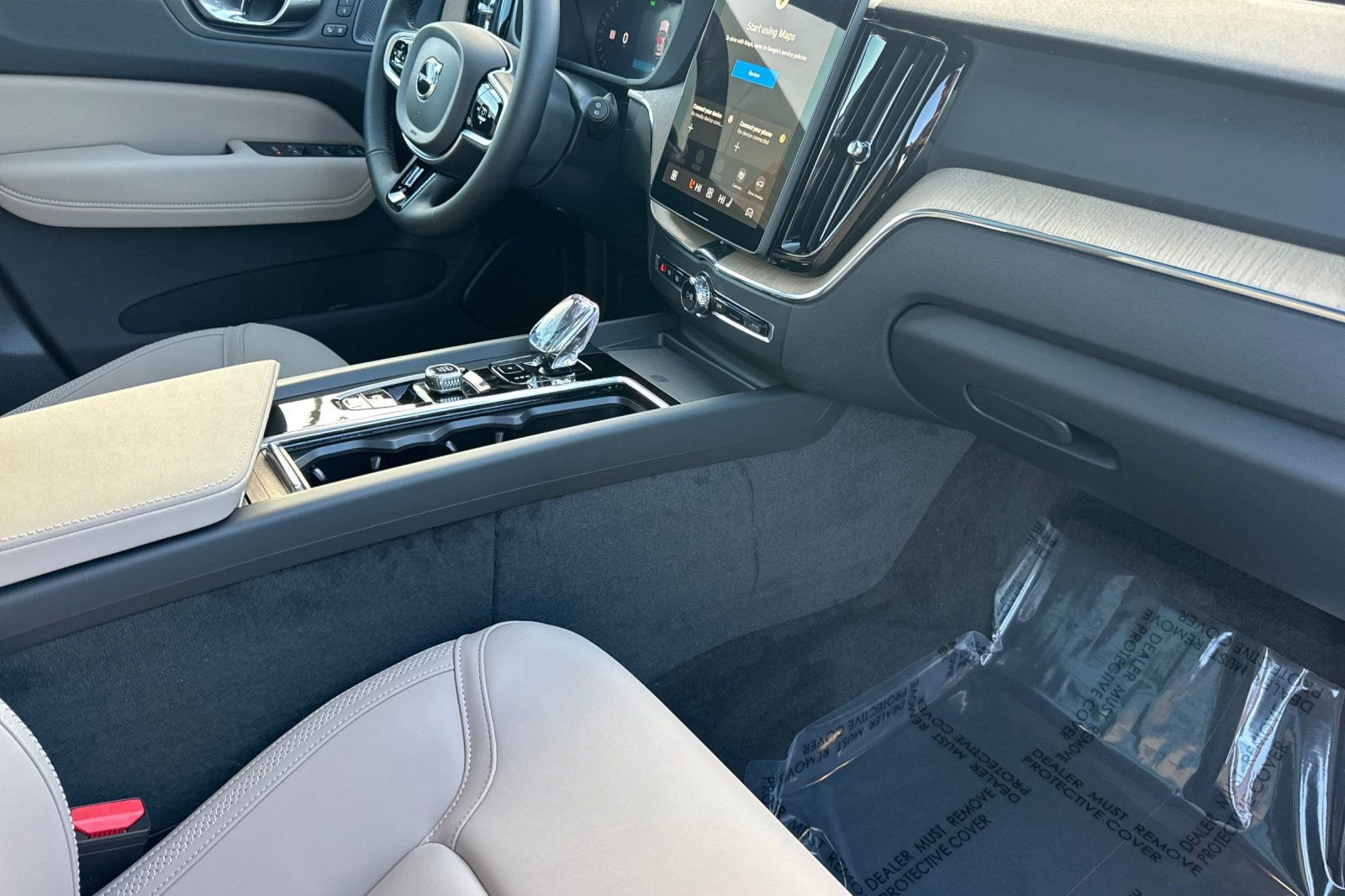 New 2026 Volvo XC60 B5 Plus w/ Climate Package image 18