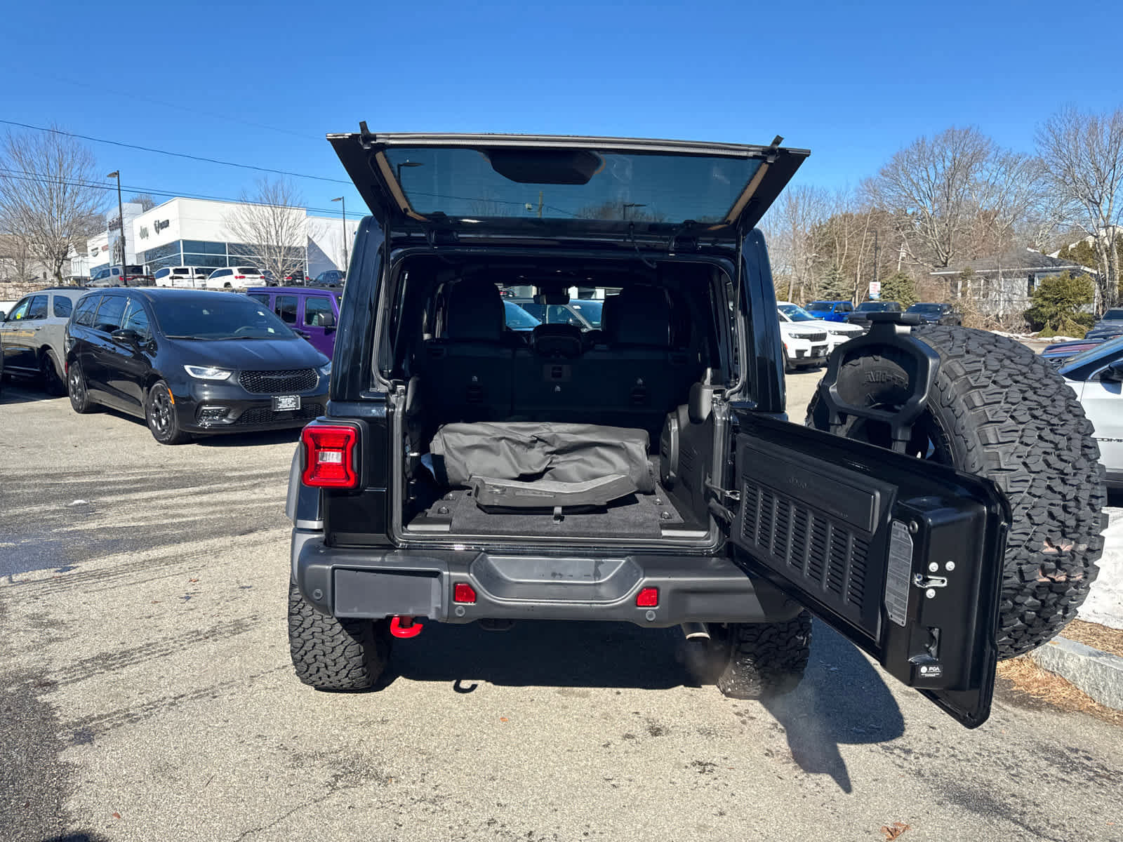 Used 2025 Jeep Wrangler Unlimited Rubicon AWD/4WD image 34
