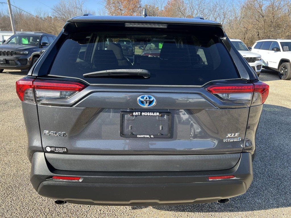 Used 2020 Toyota RAV4 XLE image 4