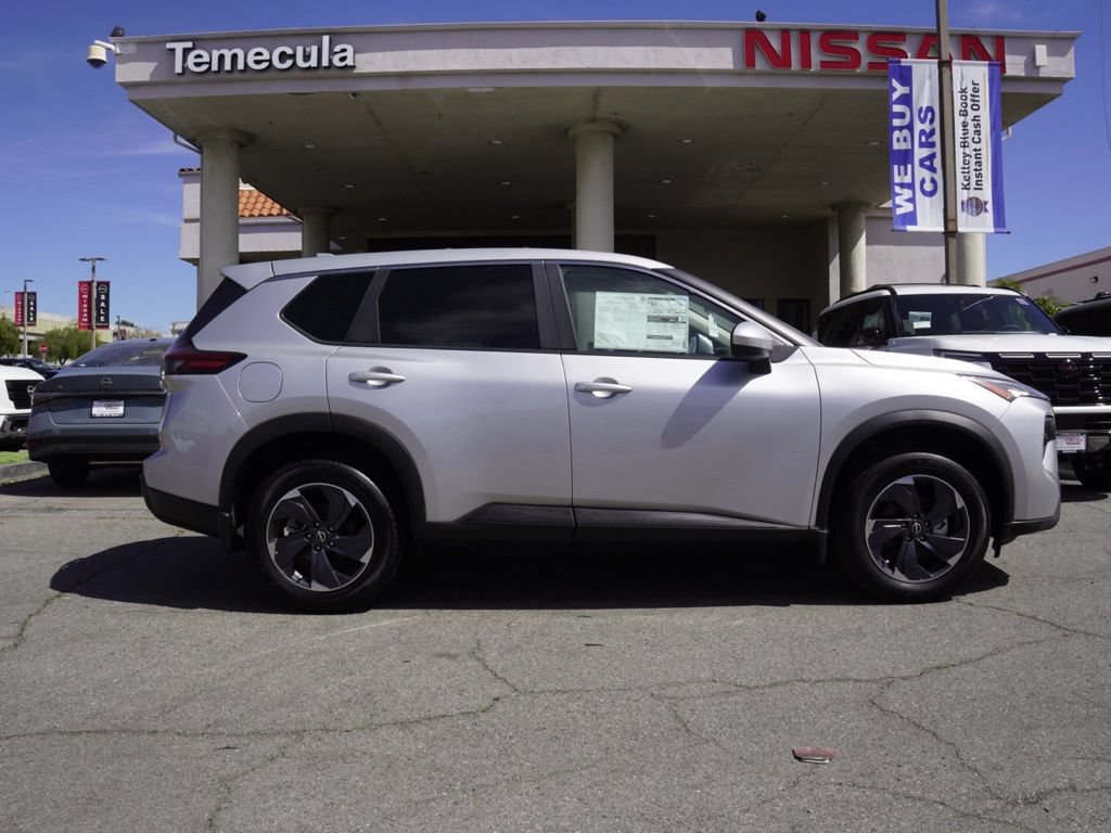 New 2025 Nissan Rogue SV FWD image 3