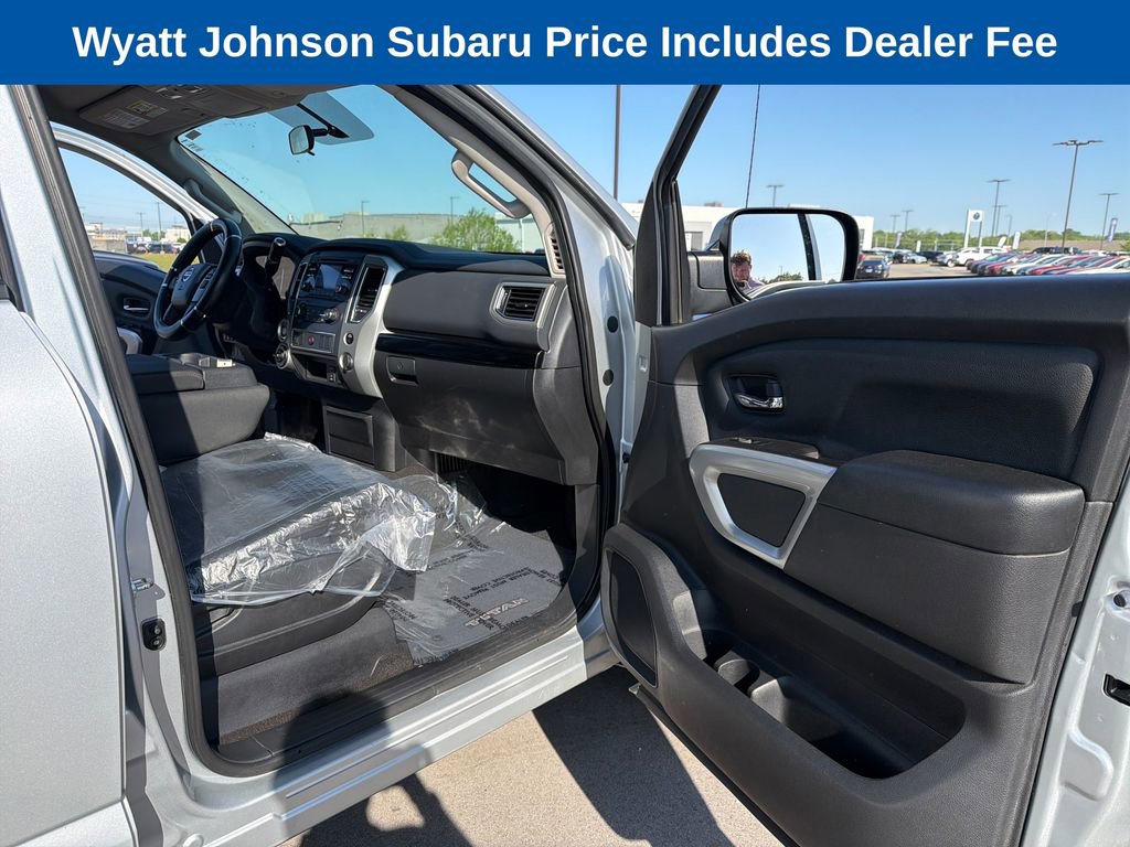 Used 2018 Nissan Titan SV AWD/4WD image 30