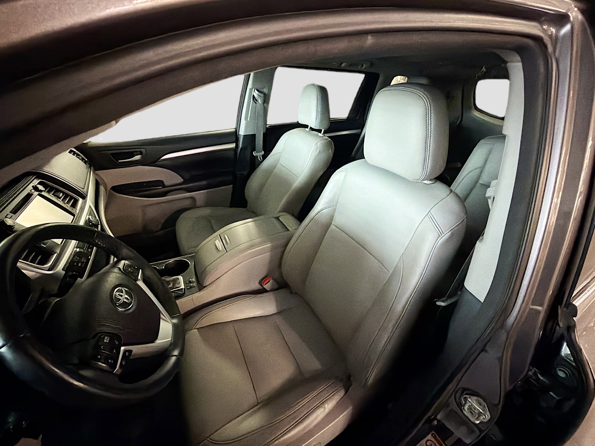 Used 2016 Toyota Highlander XLE AWD/4WD image 13