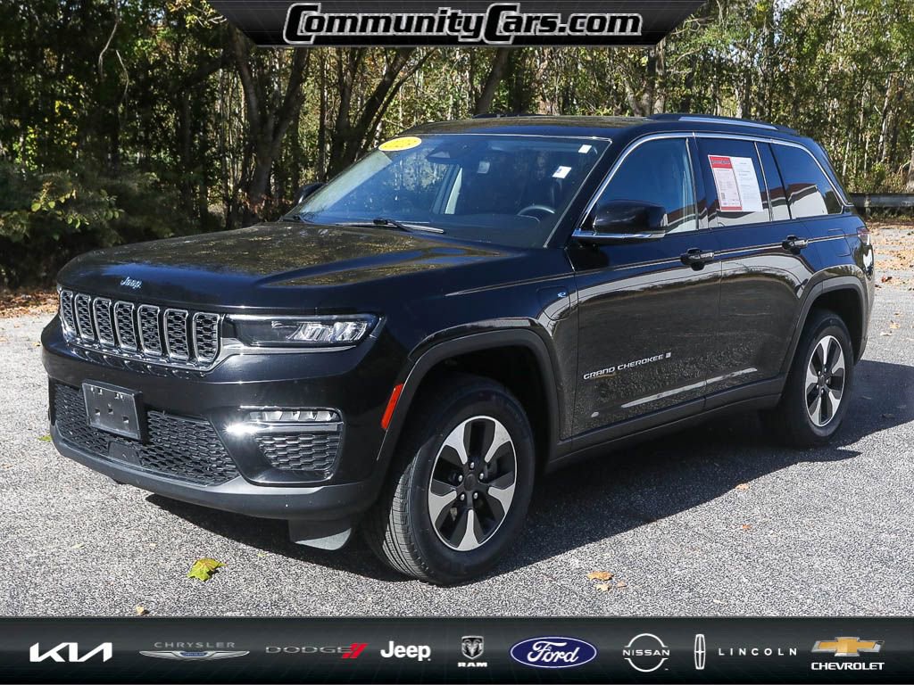 Used 2023 Jeep Grand Cherokee 4WD 4xe image 2