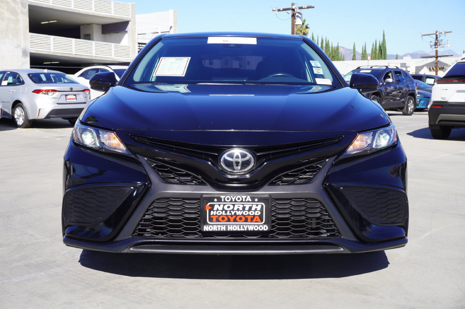 Certified 2021 Toyota Camry SE FWD image 3