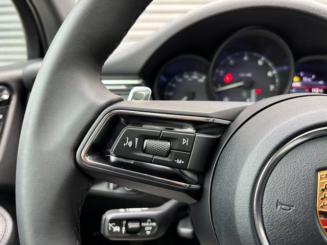 Certified 2026 Porsche Macan AWD/4WD image 15