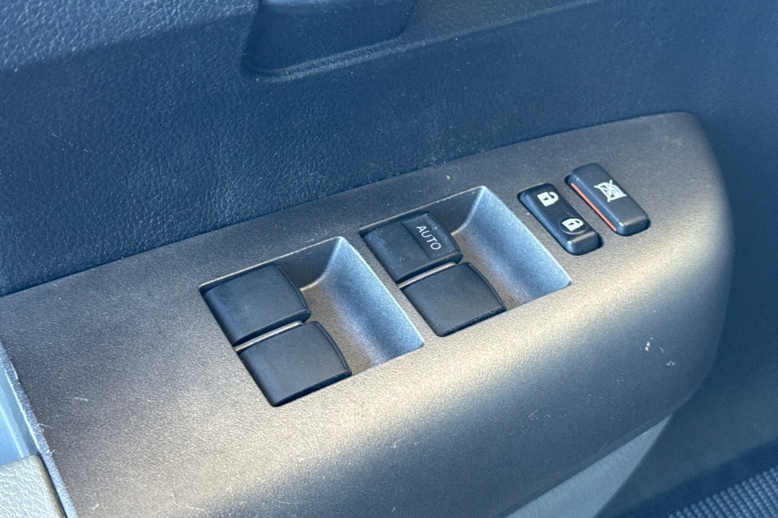 Used 2013 Toyota Tundra 2WD CrewMax w/ Tow Pkg image 14
