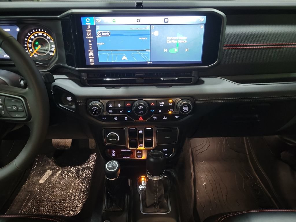 Used 2025 Jeep Gladiator Rubicon AWD/4WD image 22