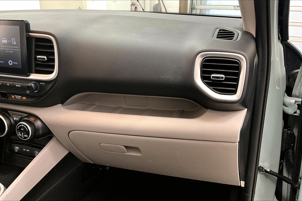 Used 2025 Hyundai Venue SEL FWD image 16