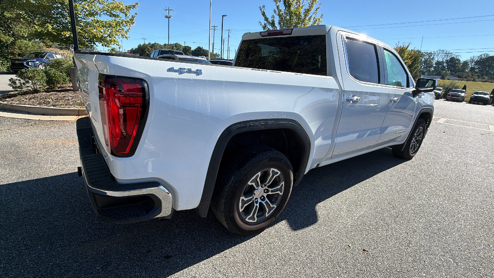 Used 2025 GMC Sierra 1500 SLT AWD/4WD image 8