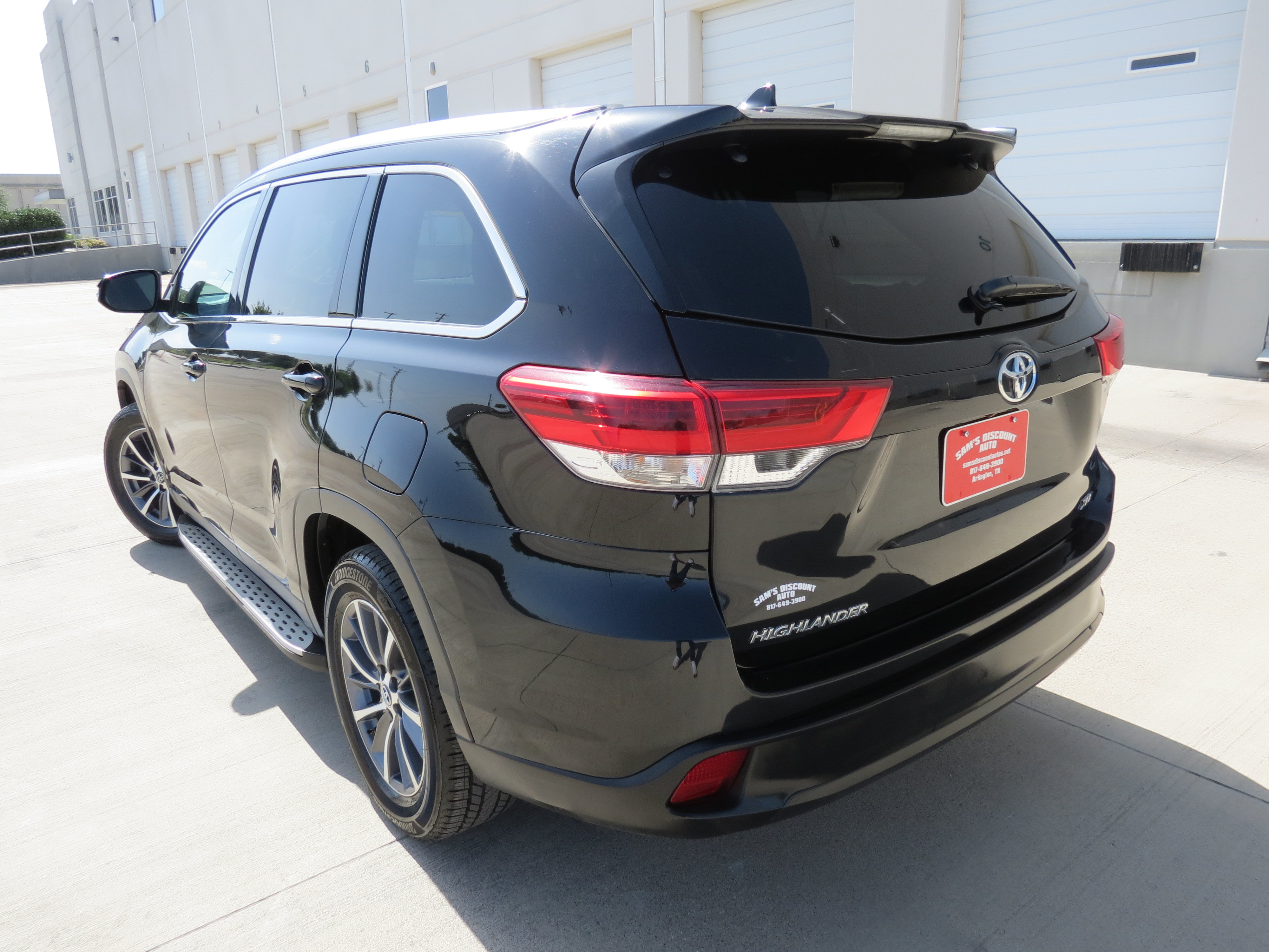 Used 2019 Toyota Highlander XLE FWD image 6