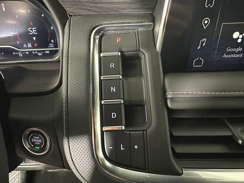 Used 2024 GMC Yukon SLT w/ SLT Luxury Package image 18