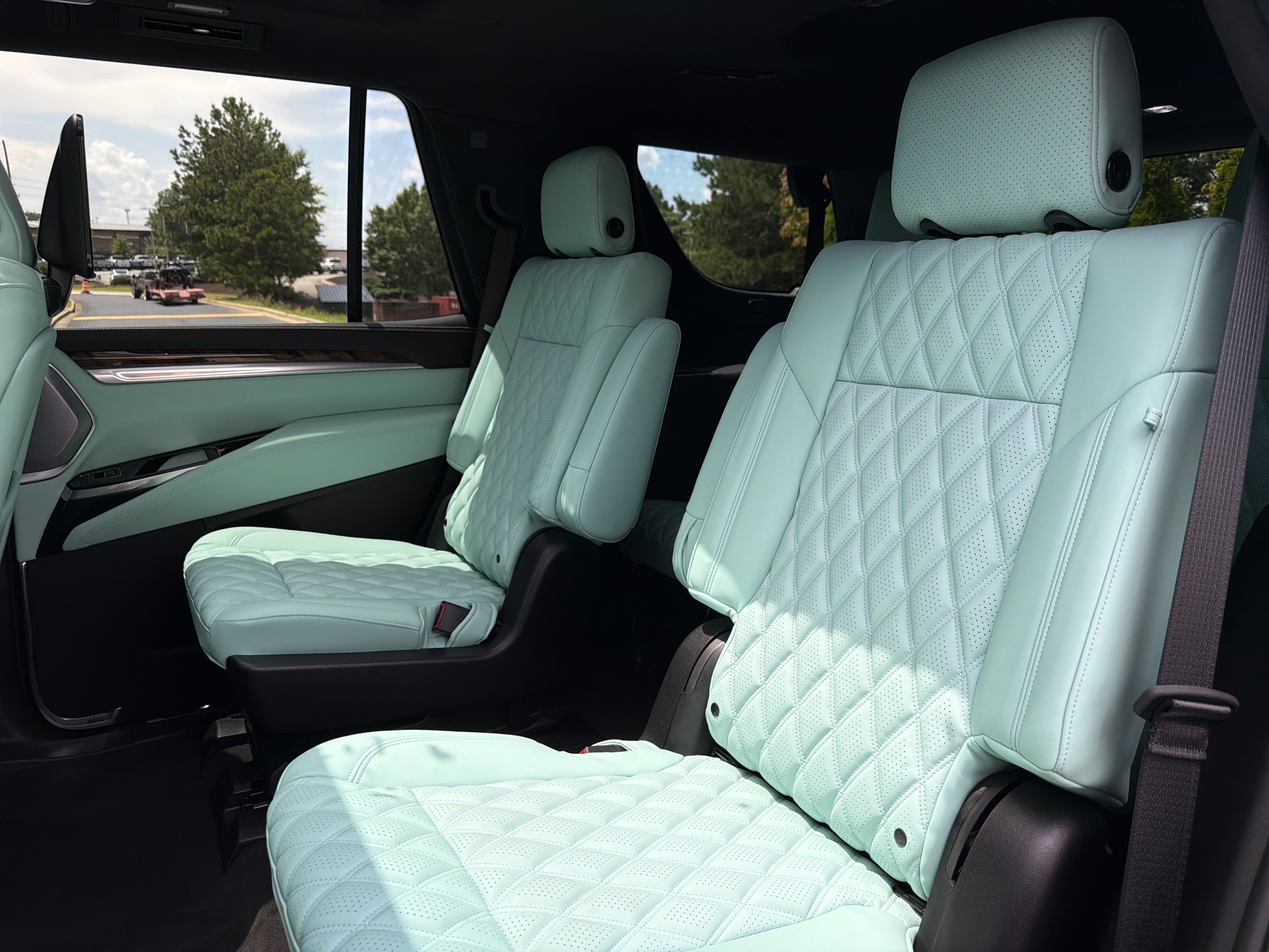 Used 2026 Cadillac Escalade Platinum Sport w/ LPO, Floor Liner Package AWD/4WD image 10