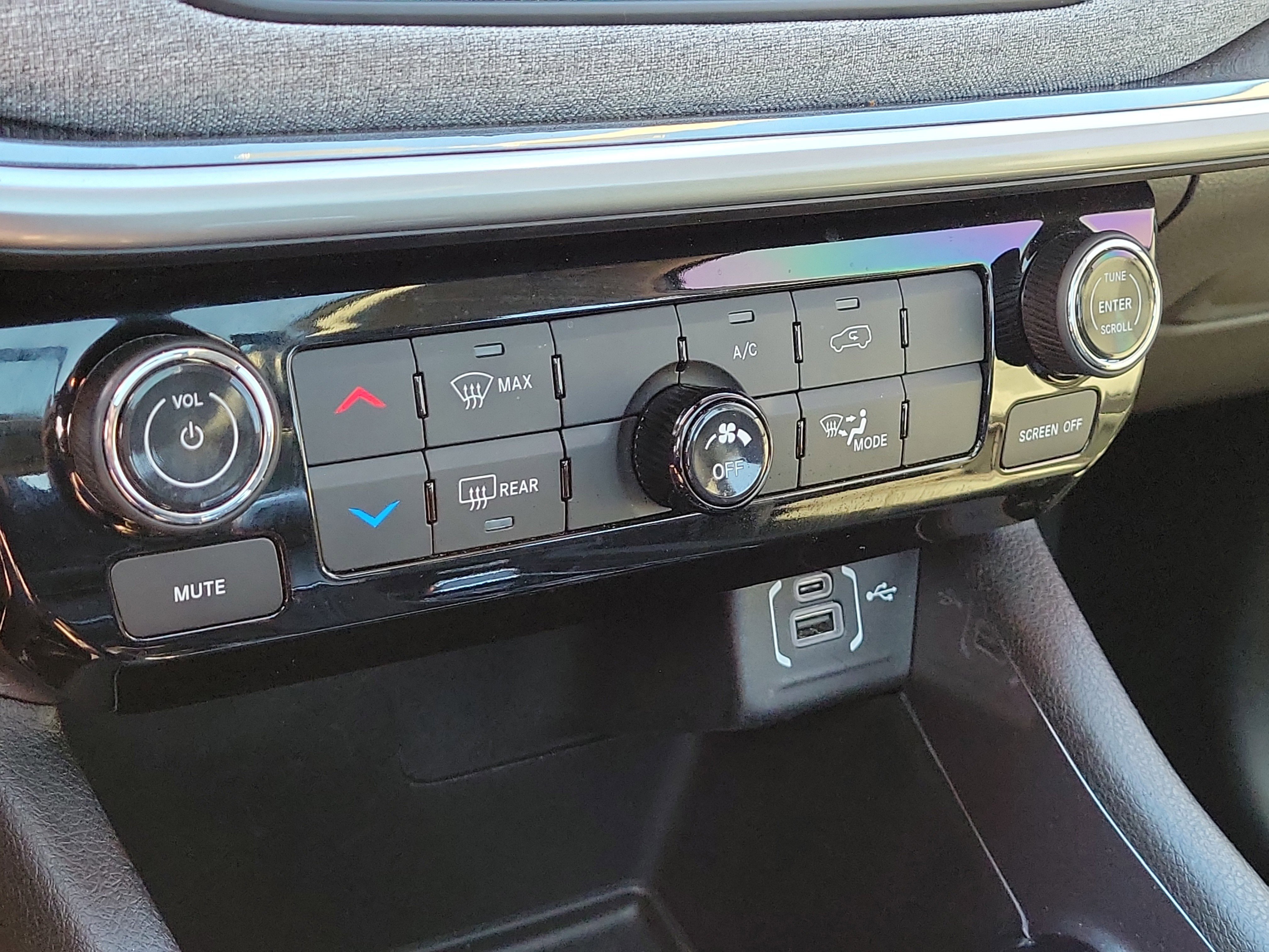 Used 2022 Jeep Compass Latitude w/ Sun and Sound Group image 25