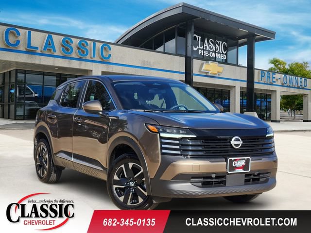 Used 2025 Nissan Kicks SV AWD/4WD image 1