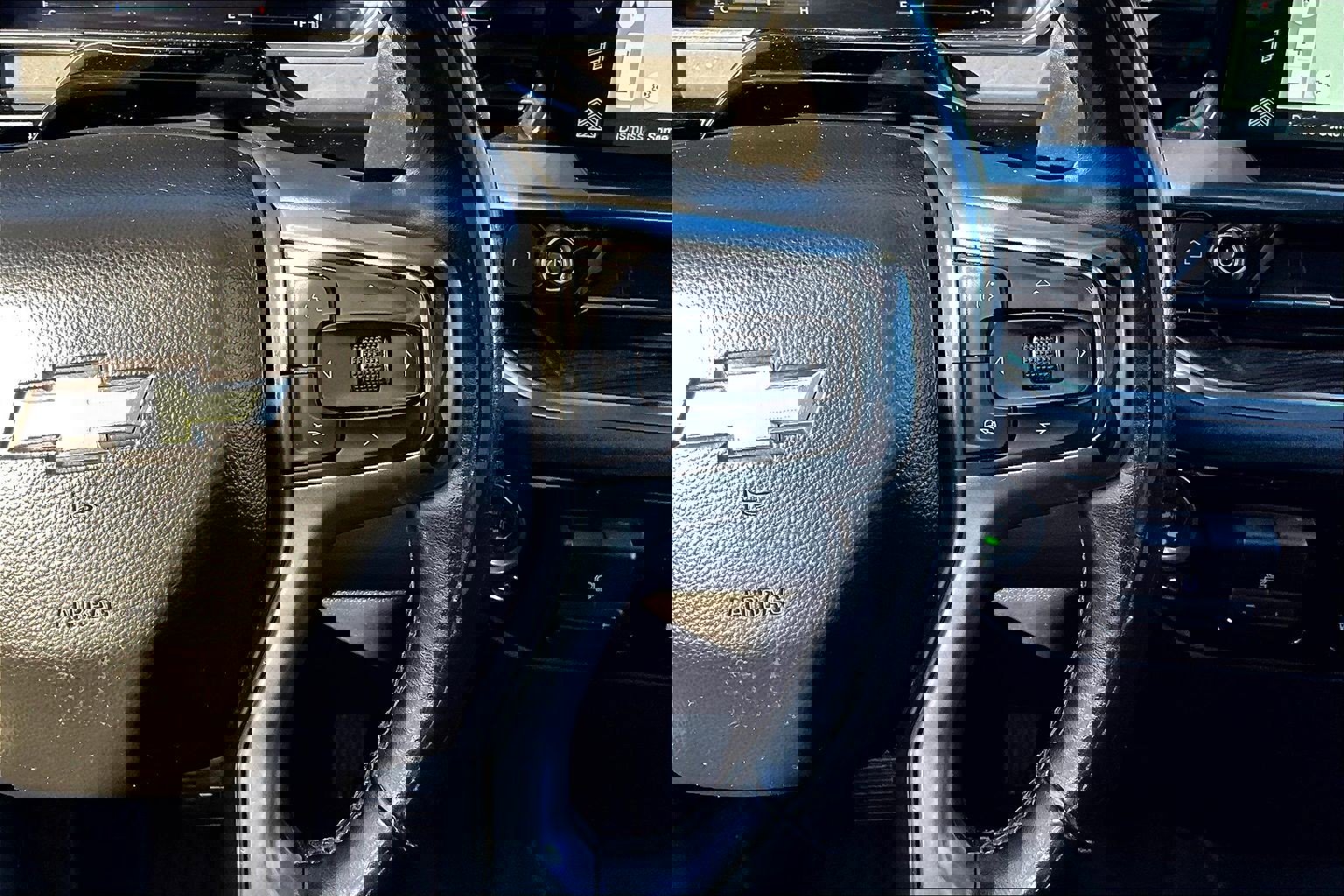 Used 2024 Chevrolet Silverado 2500 LT w/ Convenience Package image 13