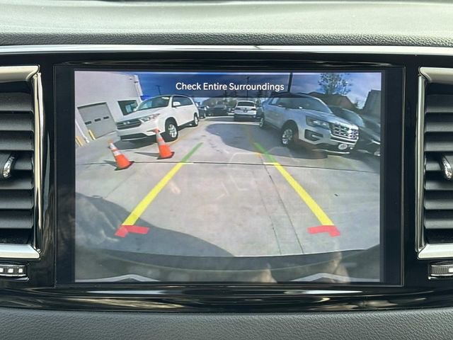 Used 2024 Chrysler Pacifica Touring-L image 26