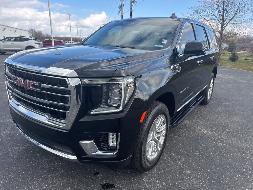 Used 2023 GMC Yukon SLT w/ SLT Luxury Package image 3