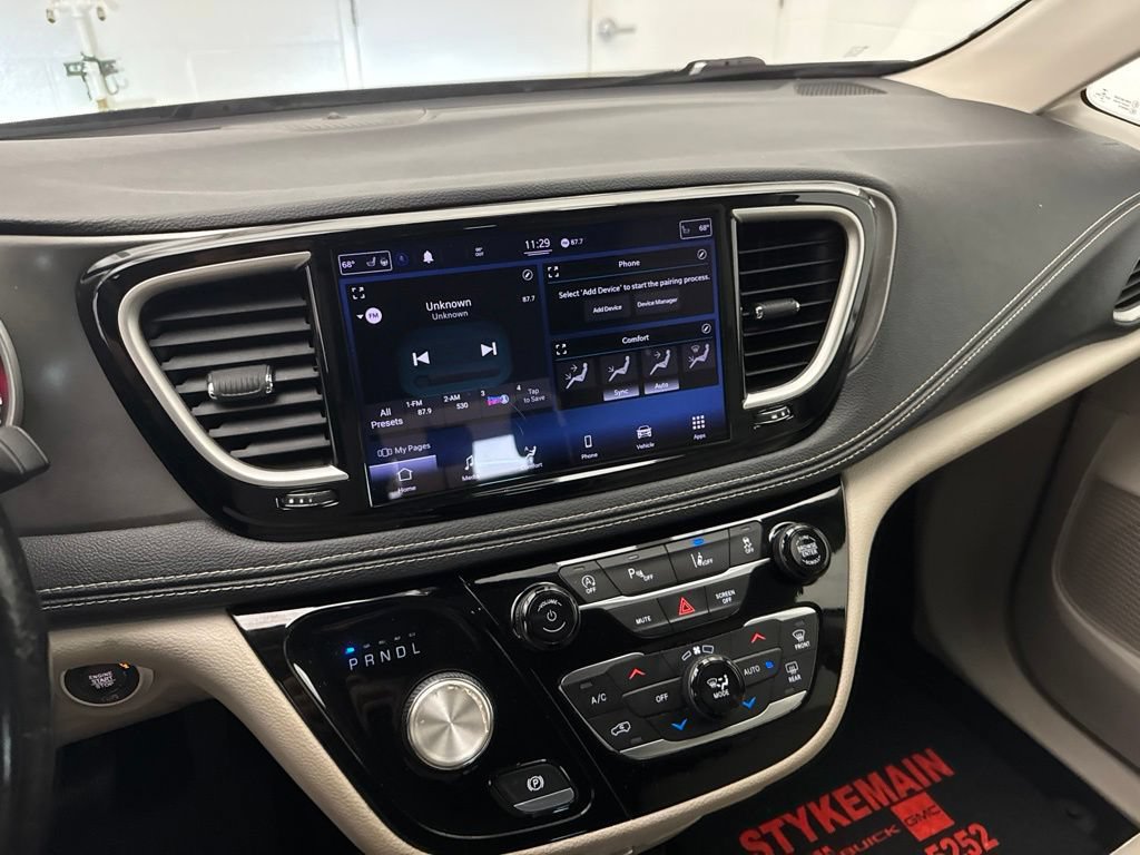 Used 2021 Chrysler Pacifica Touring-L FWD image 16